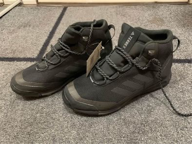 Adidas terrex tivid winter/snow boots (brand new w tags) Sz 8