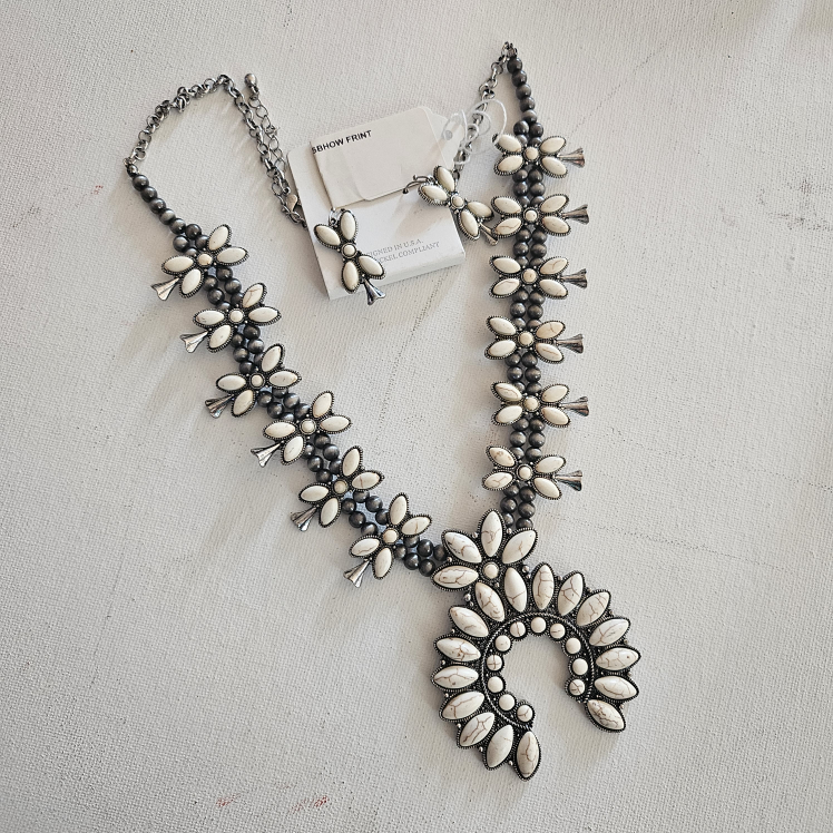 chunky necklace and earrings (set)