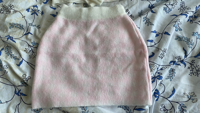 Pink knit top and skirt set image indicator(4)