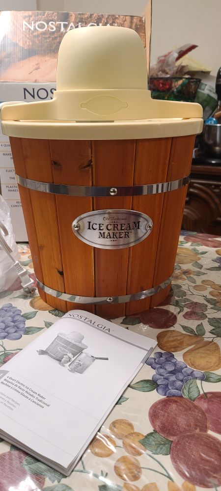 Nostalgia 4-Quarts Electric Ice cream Maker
