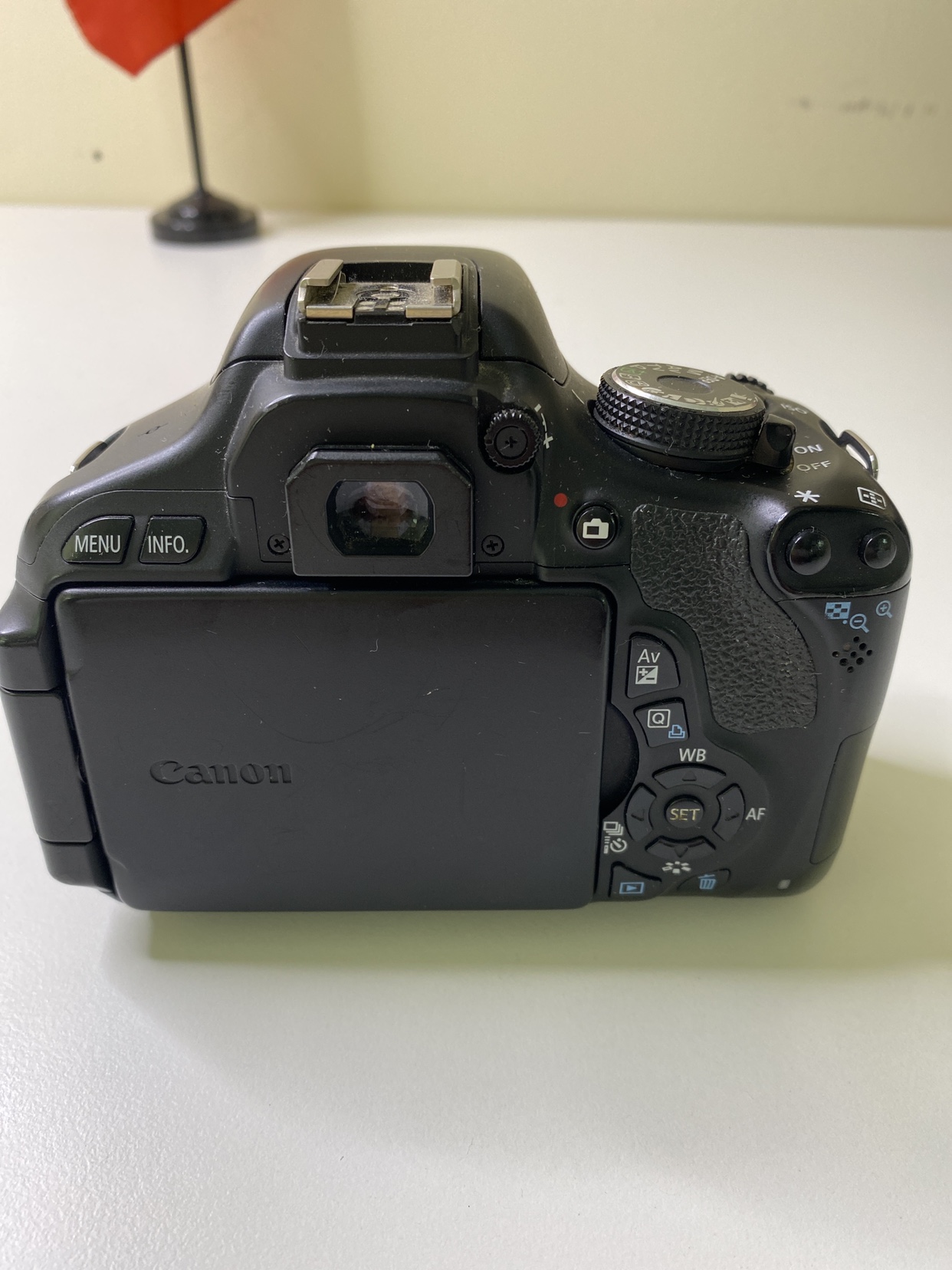 Canon EOS Rebel T3i with charger - photo 3