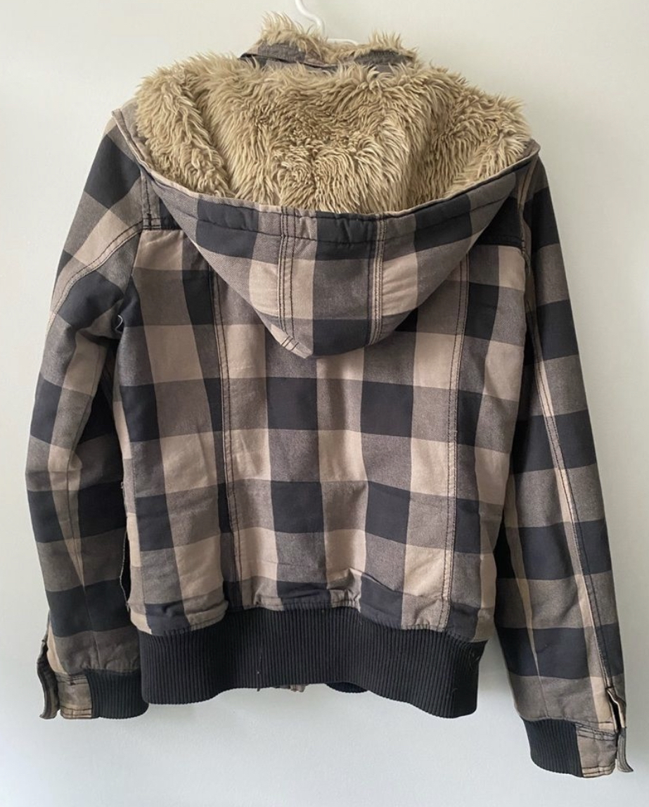 Kismet plaid jacket with faux fur lined hood sz M image indicator(2)