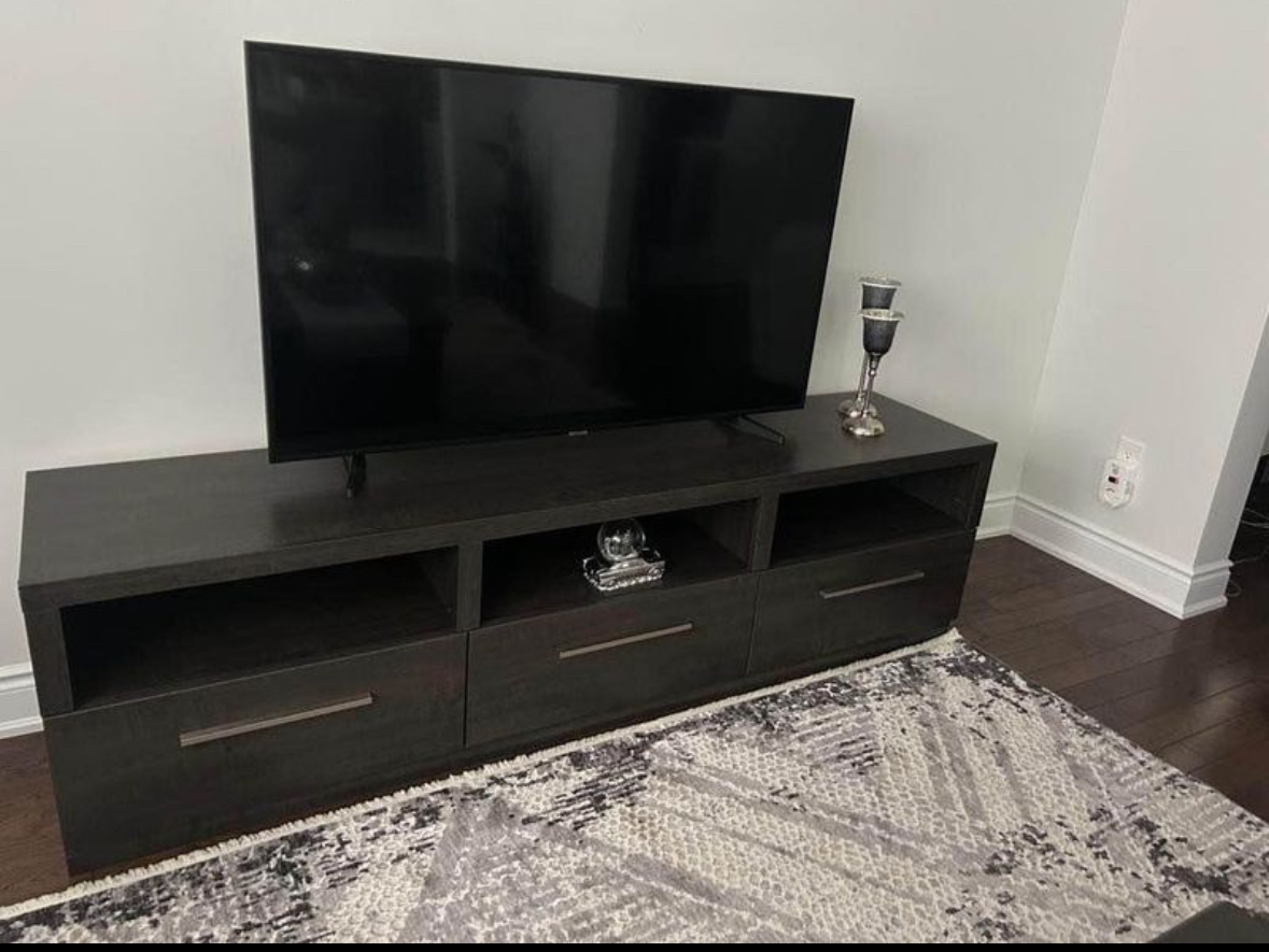 Leon’s Aiden TV Stand
