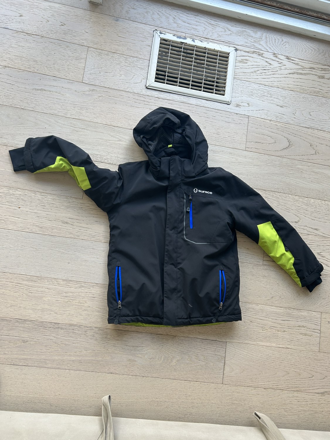 Sunice tween ski jacket size 12 image indicator(2)