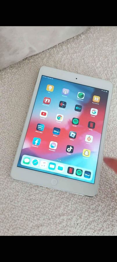 iPad mini LIKE NEW thumbnail