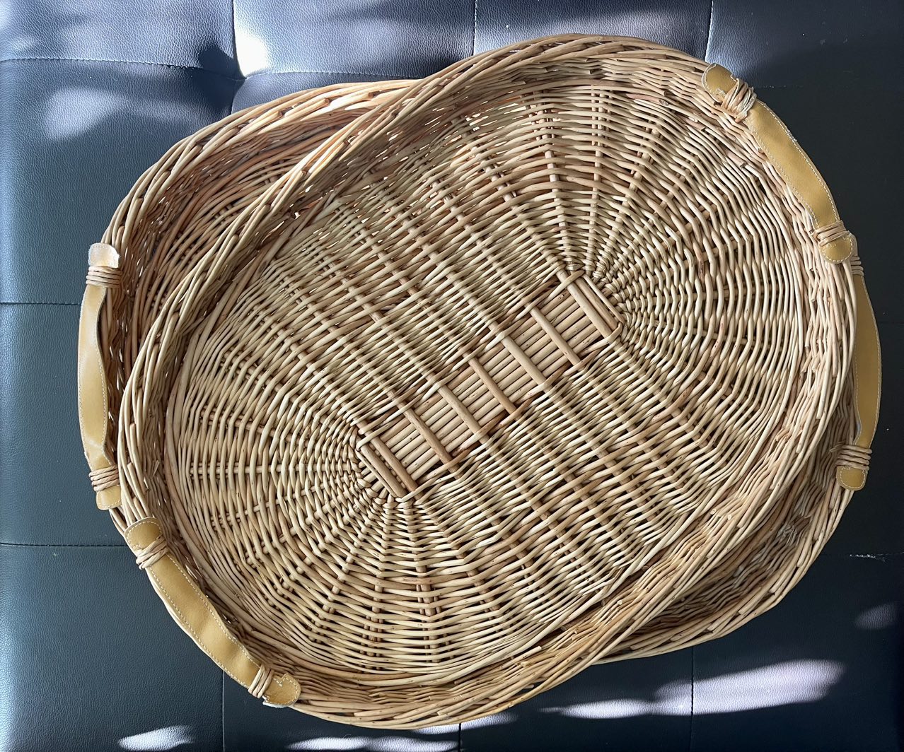 Set of two wicker trays with handles 24inX18in image indicator(2)