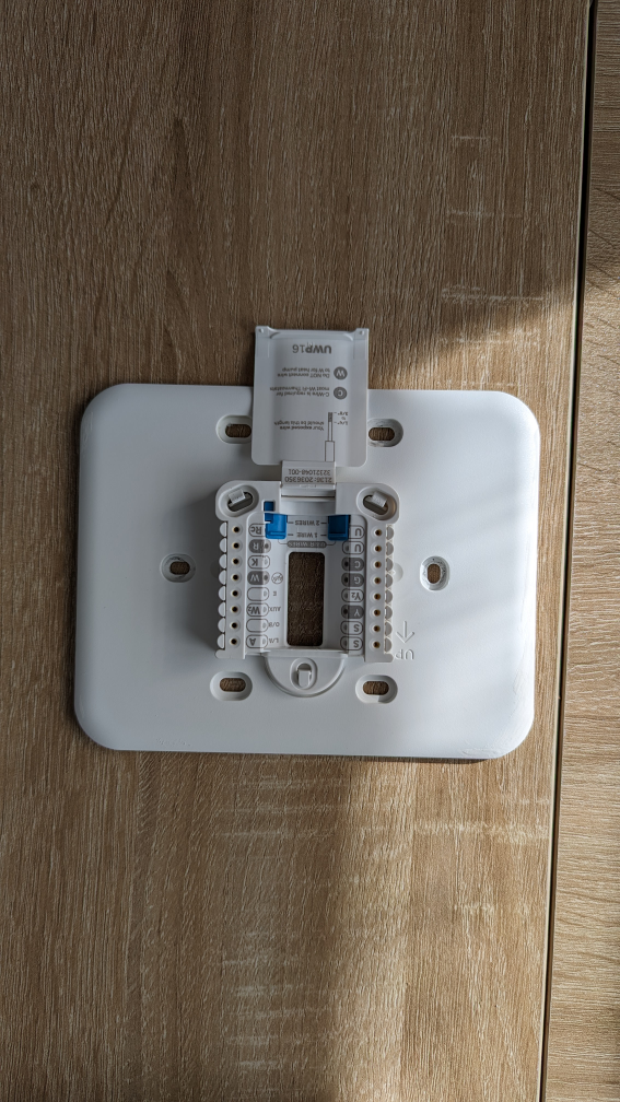 HONEYWELL - TH4110U2005/U - T4 Pro Thermostat, Programmable - photo 2