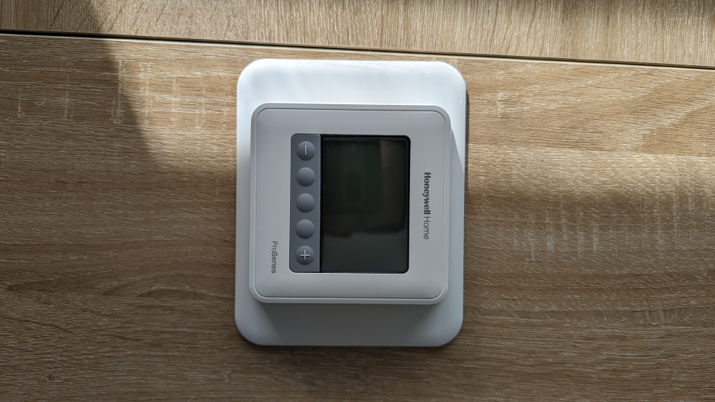 HONEYWELL - TH4110U2005/U - T4 Pro Thermostat, Programmable - photo 3