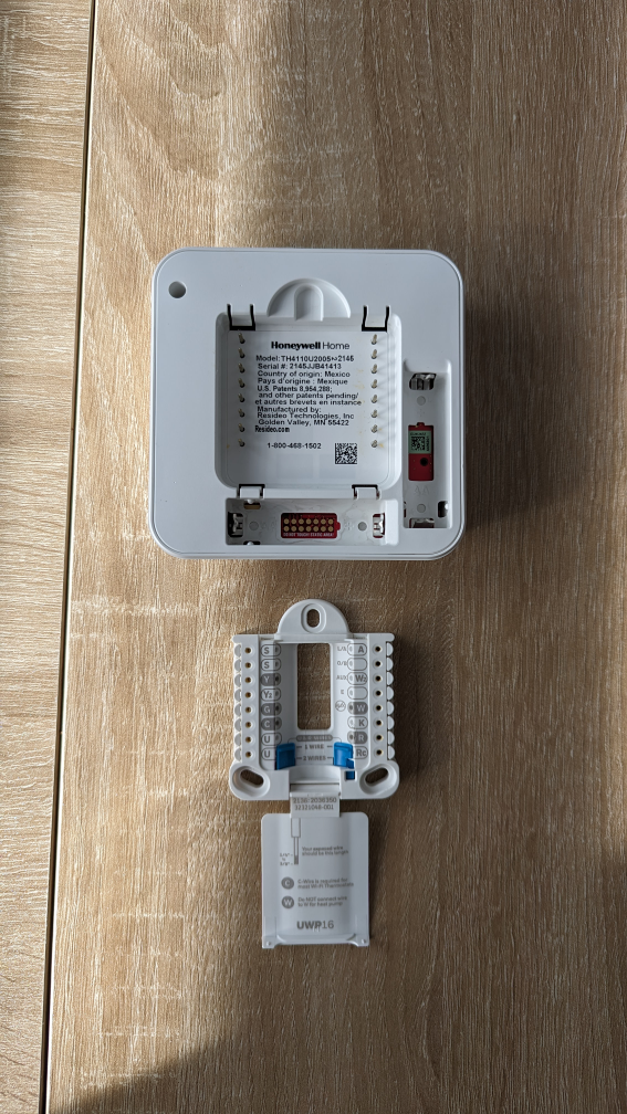 HONEYWELL - TH4110U2005/U - T4 Pro Thermostat, Programmable - photo 5