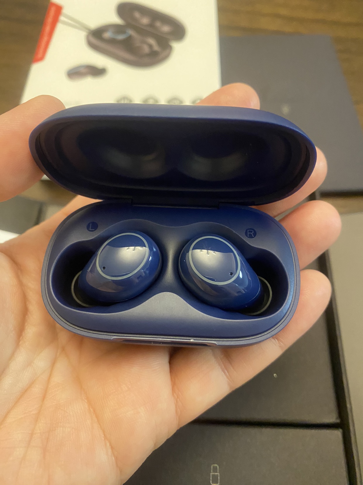 Brand new wireless earbuds image indicator(2)