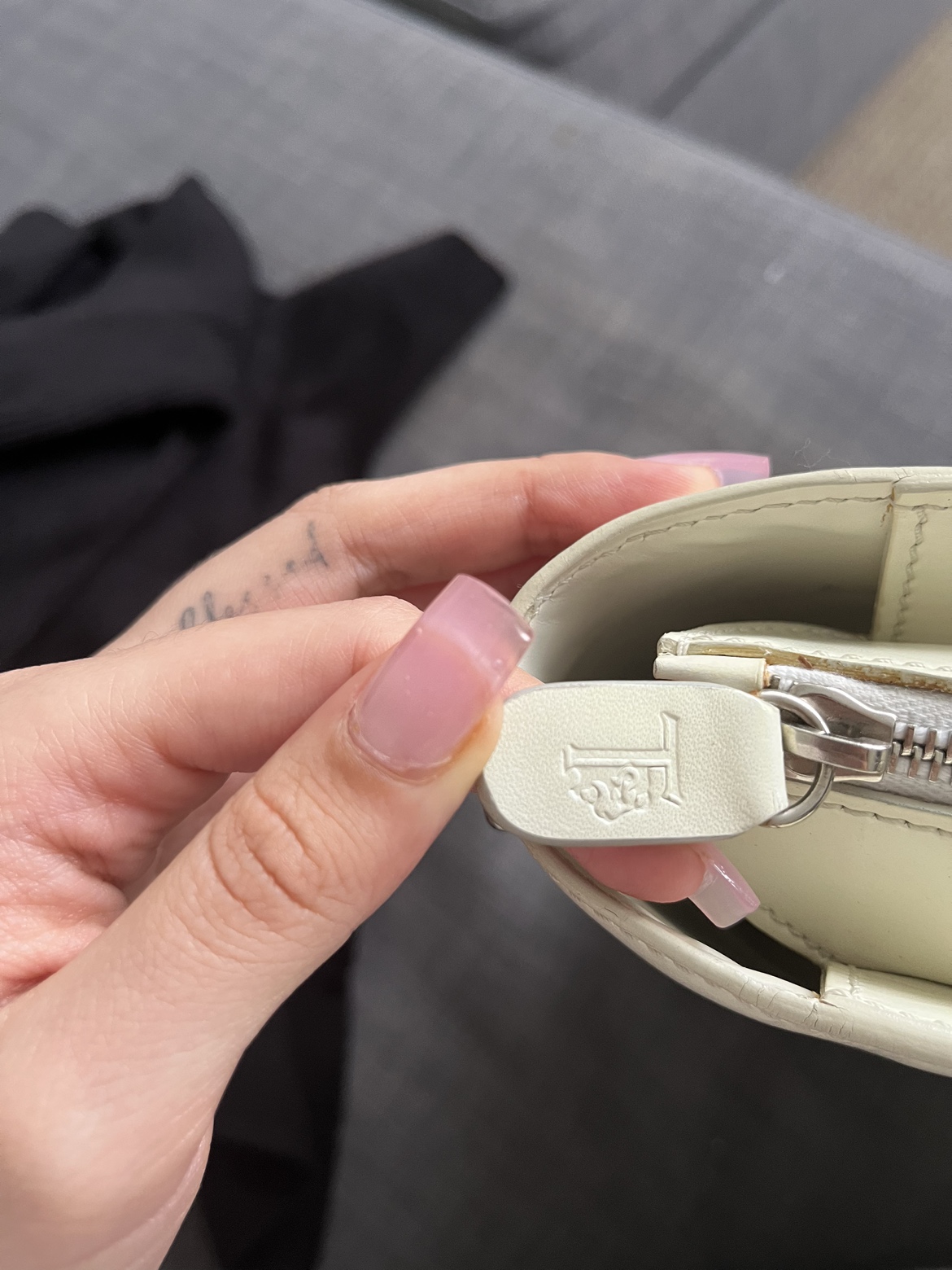 TODS Handbag image indicator(3)