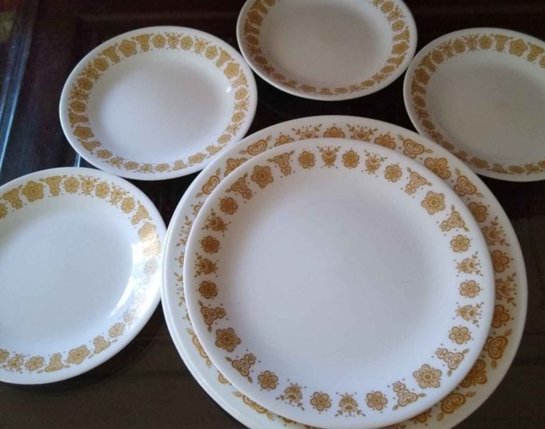 Vintage Corelle Dish Set