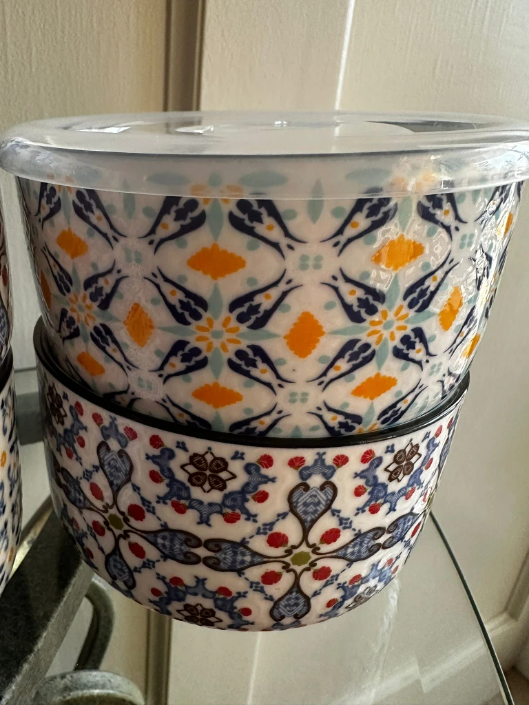 Bowls 6 pieces + 3 covers for free - photo 3