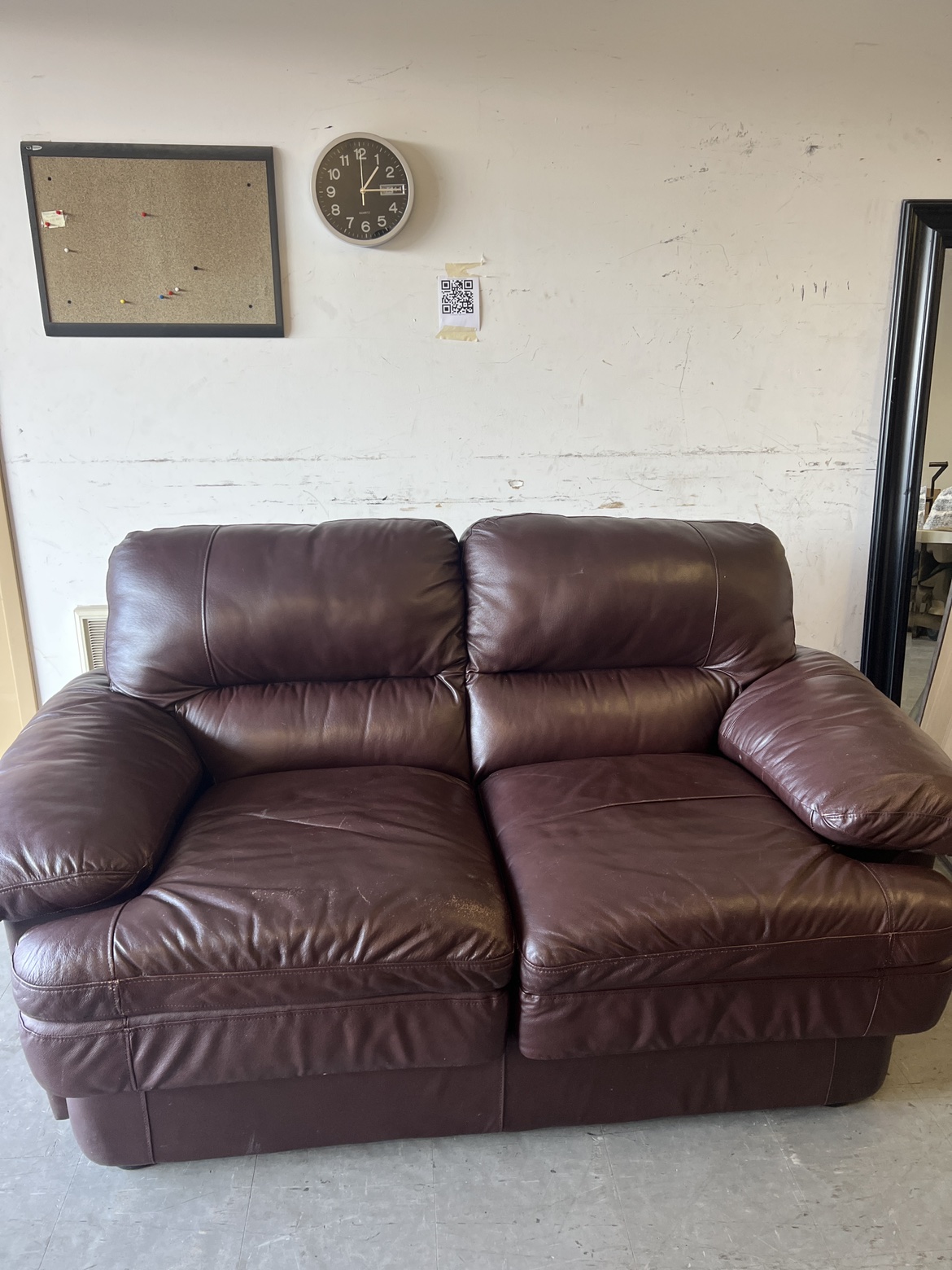 Love couch leather - photo 3