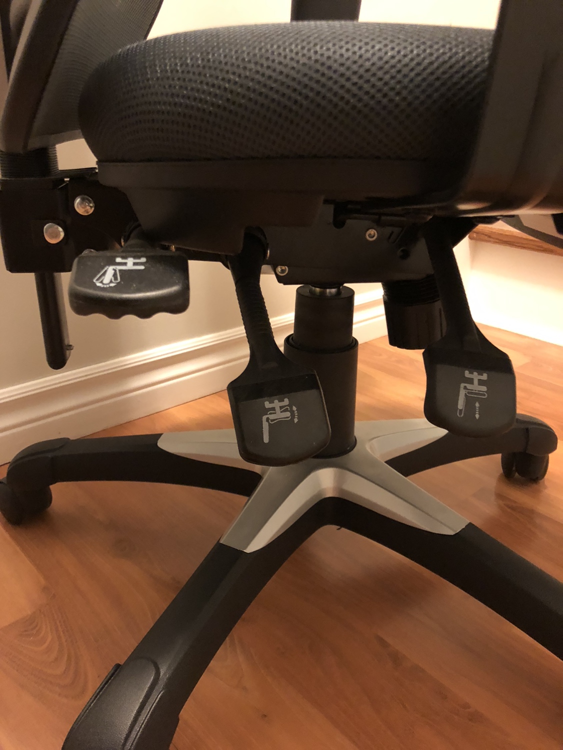 ❄️Ergonomic Swivel office chair - basically new! #DAY3! - photo 5