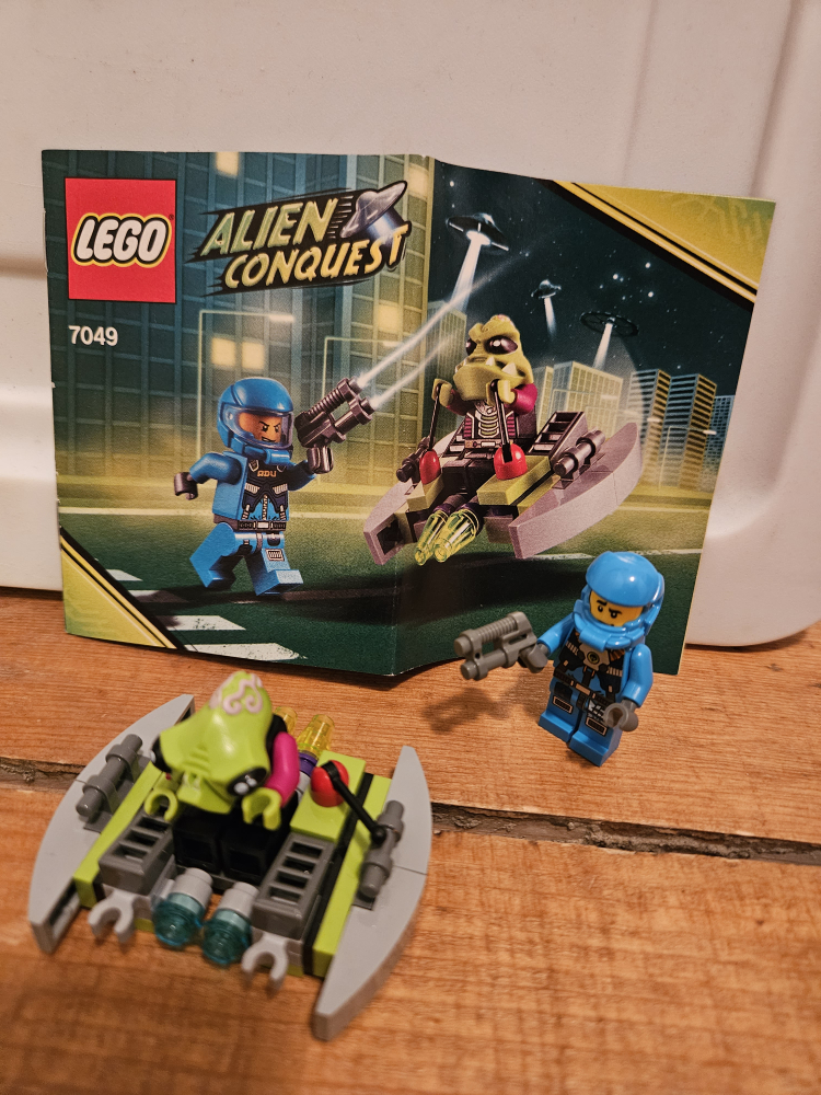 Lego Alien Conquest 7049 image indicator(2)