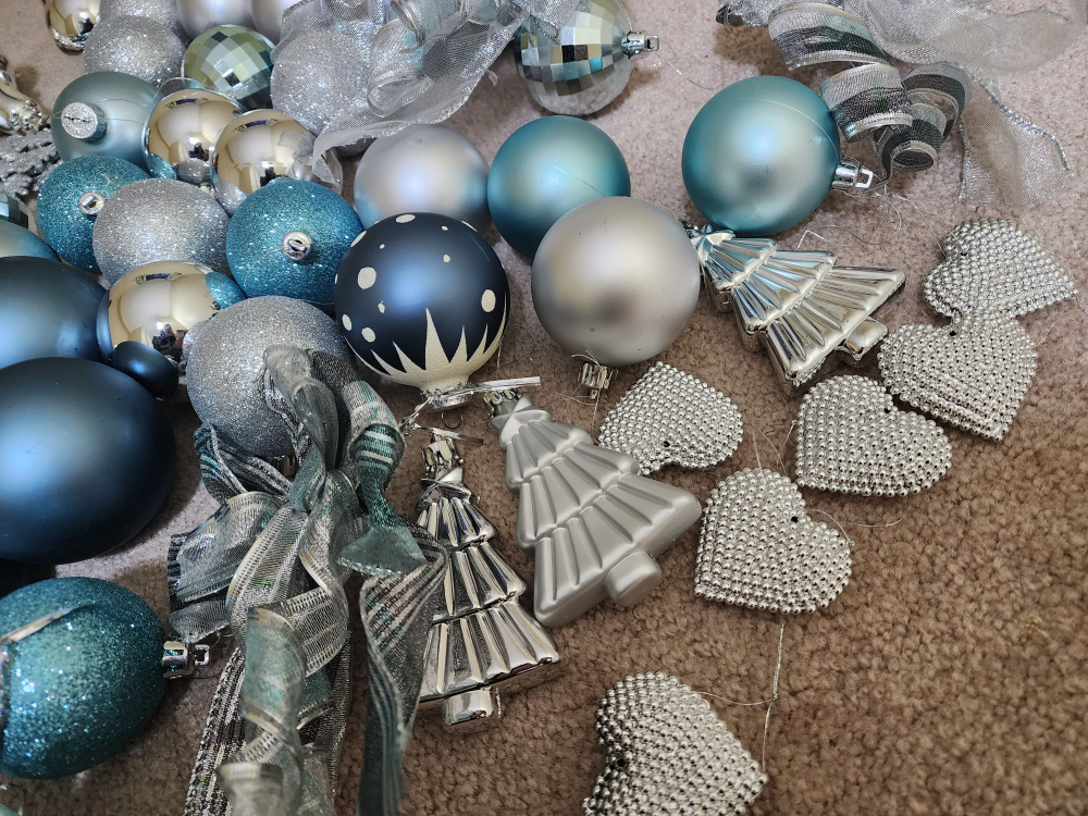 Christmas balls and ornaments - photo 3