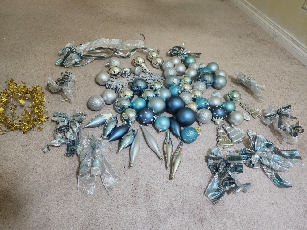 Christmas balls and ornaments - photo 4