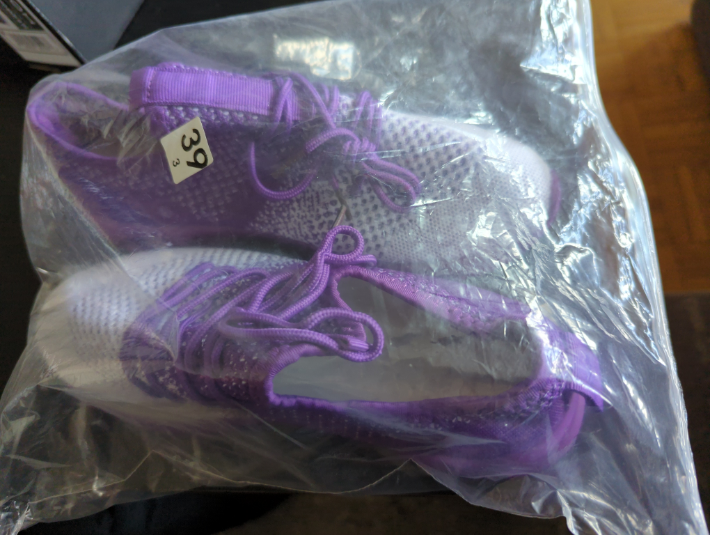 NWOT Woman's Sz8 Running Shoes image indicator(2)