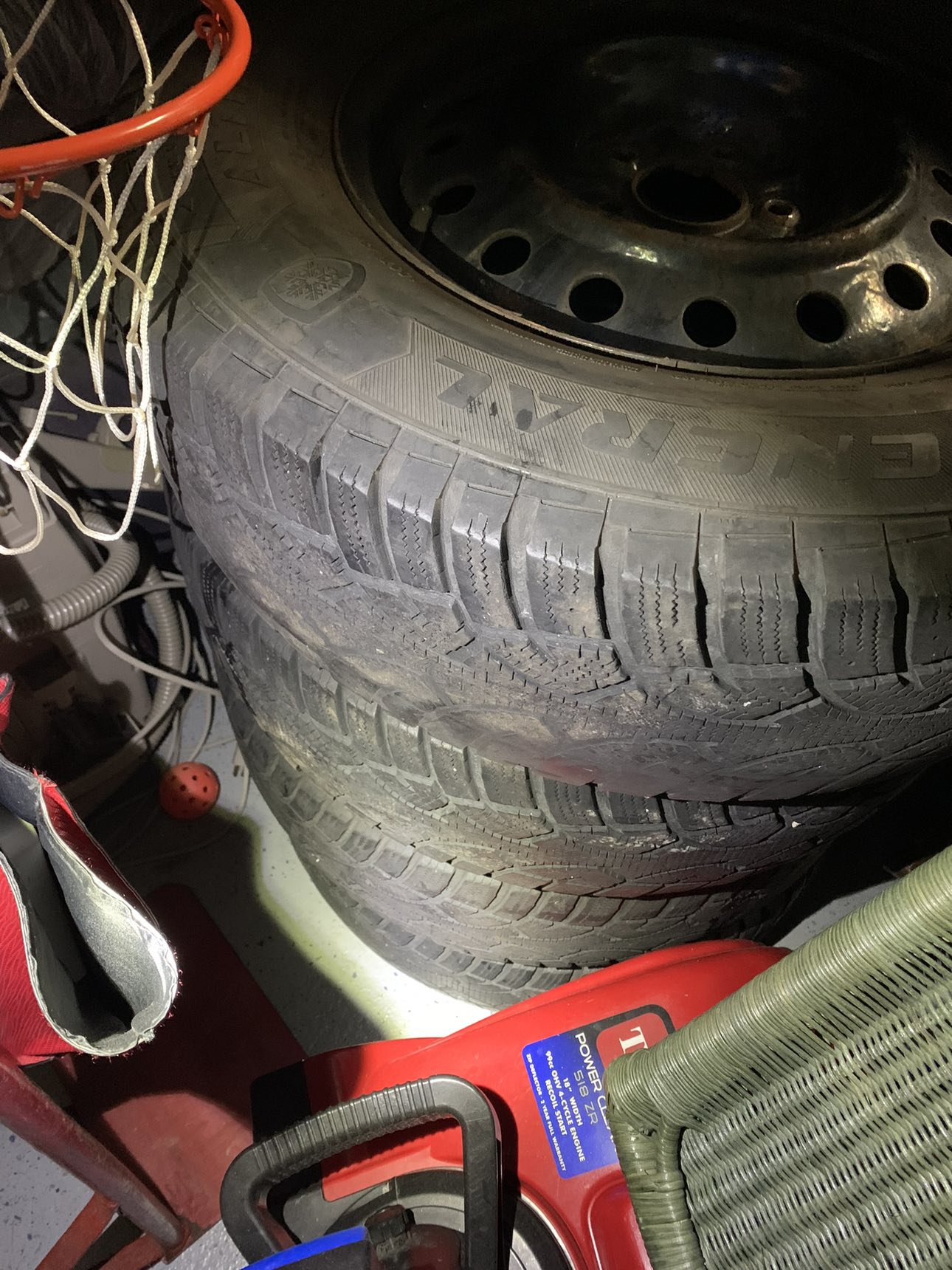 Winter tires 235/70 R 16 with rims - photo 4