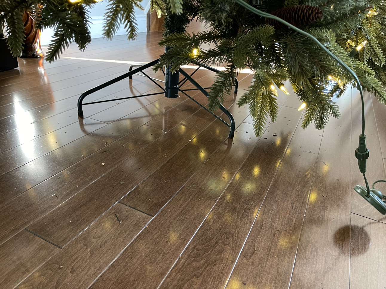 Brand new Christmas tree, 7.5 Ft . Pre lit. - photo 4