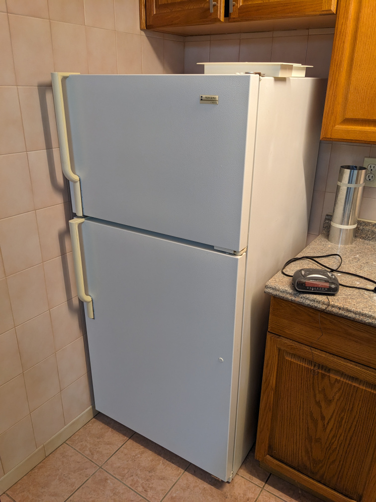 28 inch fridge Performa