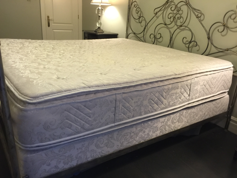 Mattress “Serta” California King 83.5 x 72 Split Box Spring
