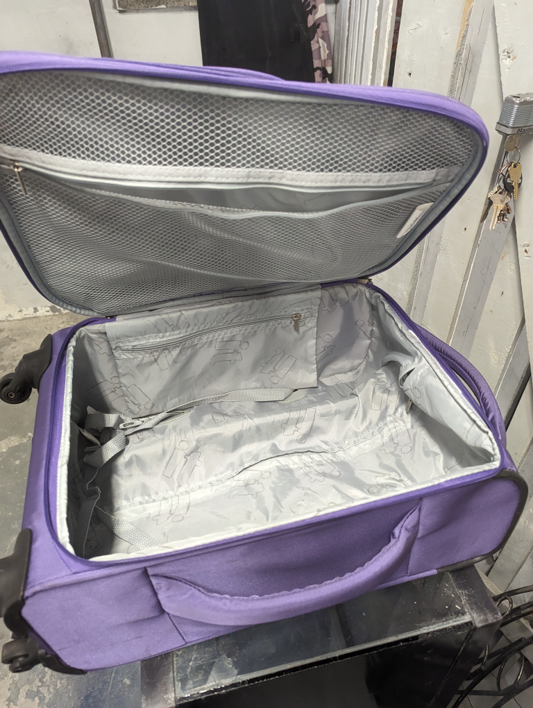 Suitcase 22 x 14 x 9 - photo 2
