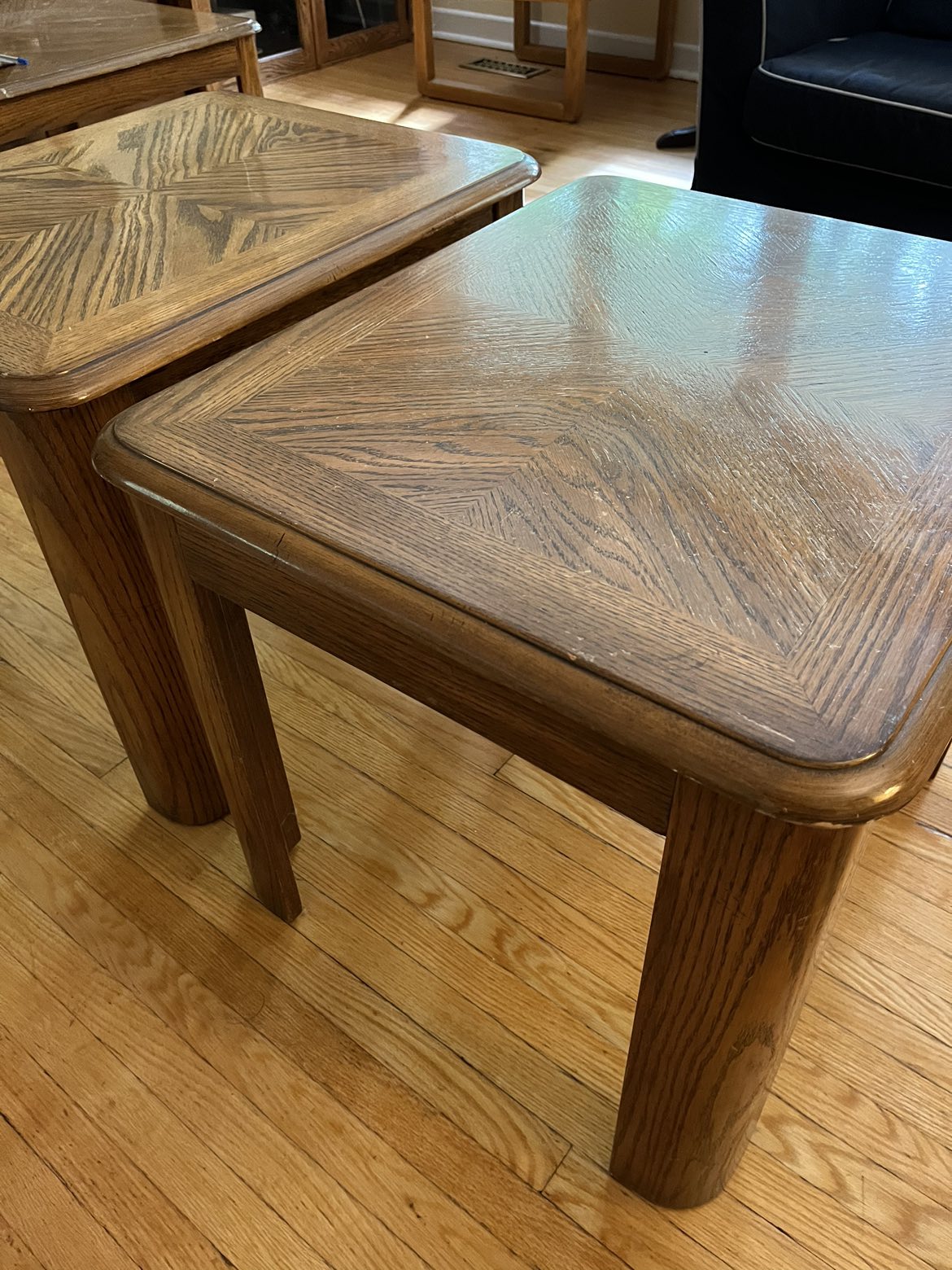 An end/coffee table -  simple and timeless image indicator(3)