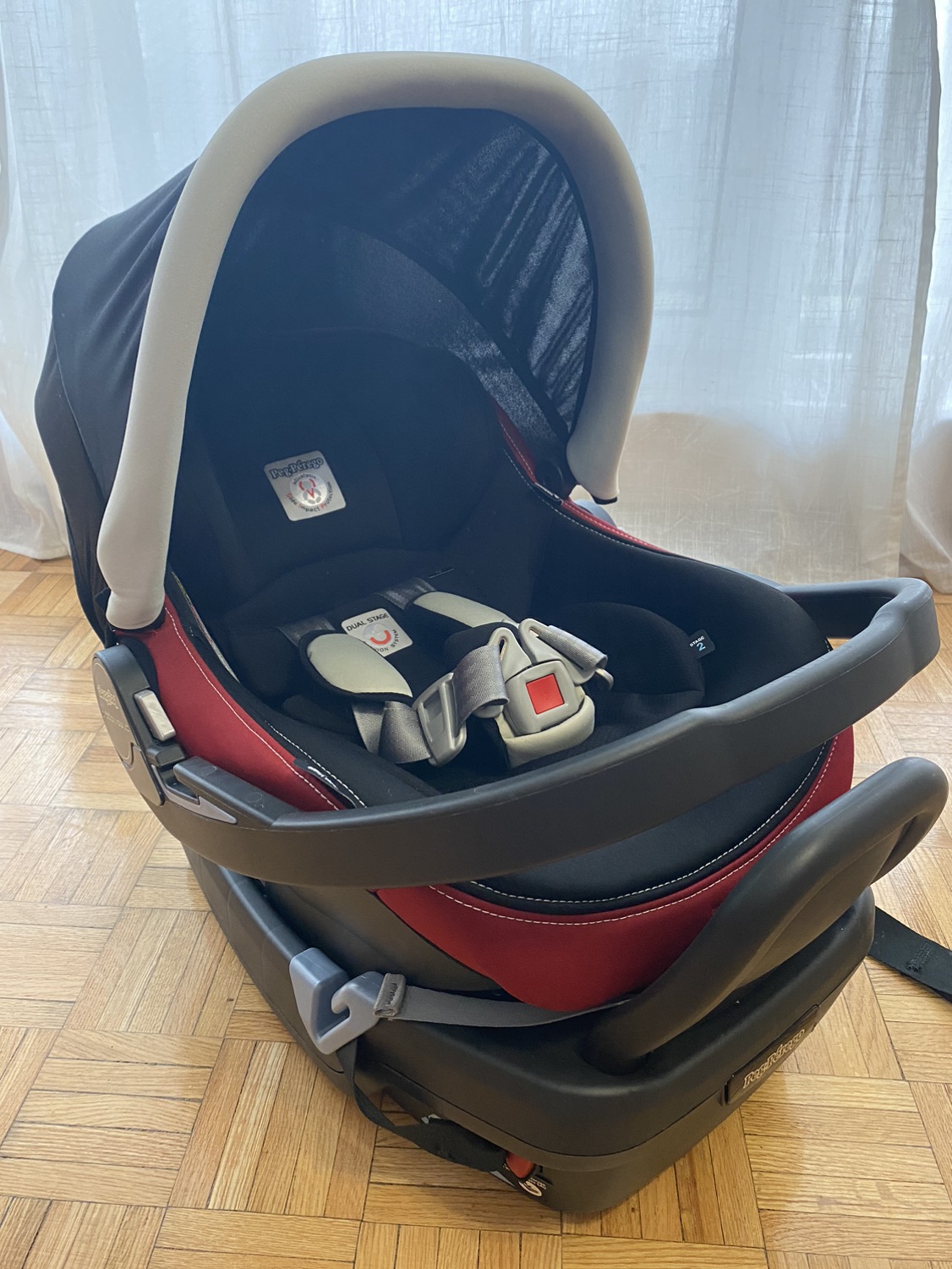 Peg Perego car seat with base - photo 3