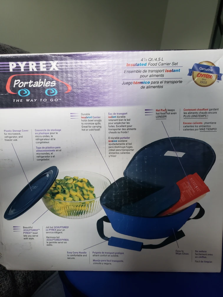 Pyrex Portable Carrier Set