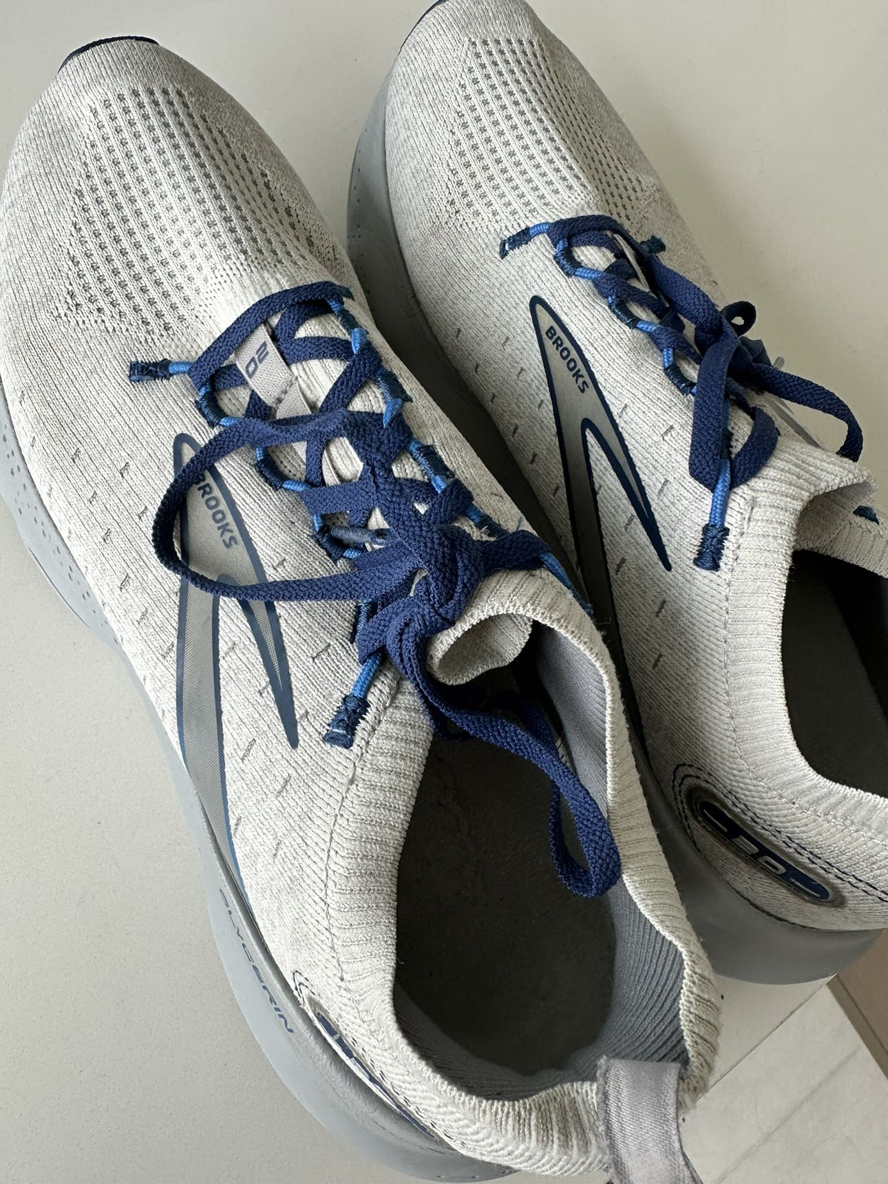 Mens Brooks sneaker image indicator(5)