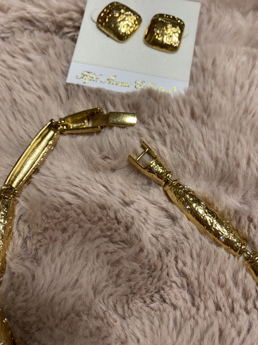 FIFTH AVENUE COLLECTIONS image indicator(2)