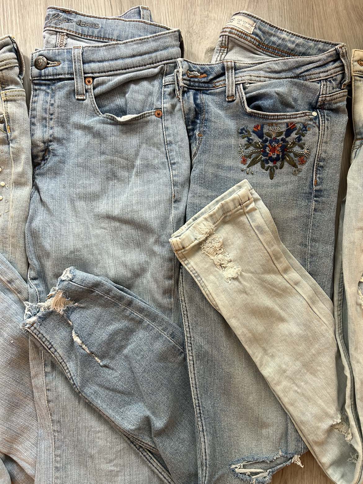 Light blue jeans bundle image indicator(3)