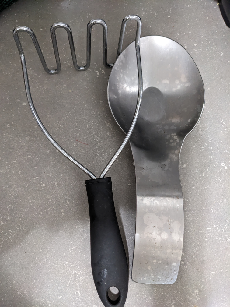 Free Potato masher and spoon rest ❄️ thumbnail