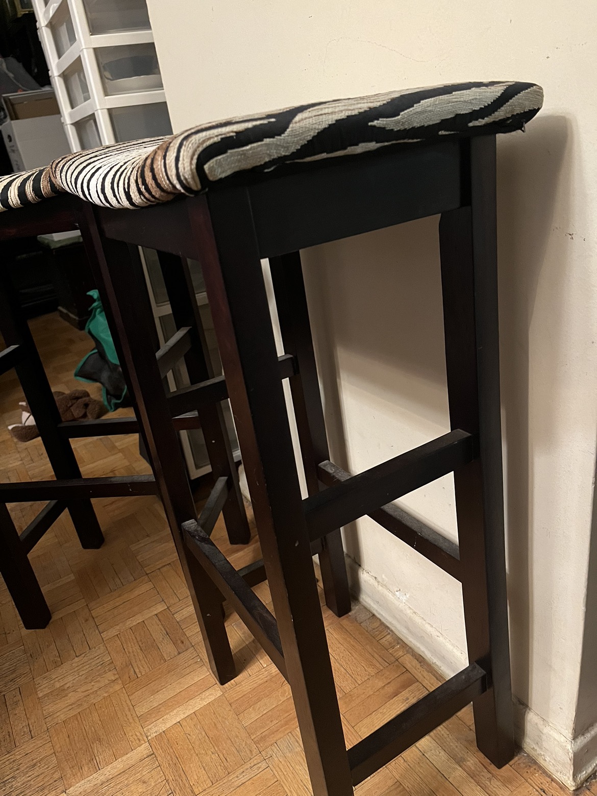 Wood bar stools - photo 2