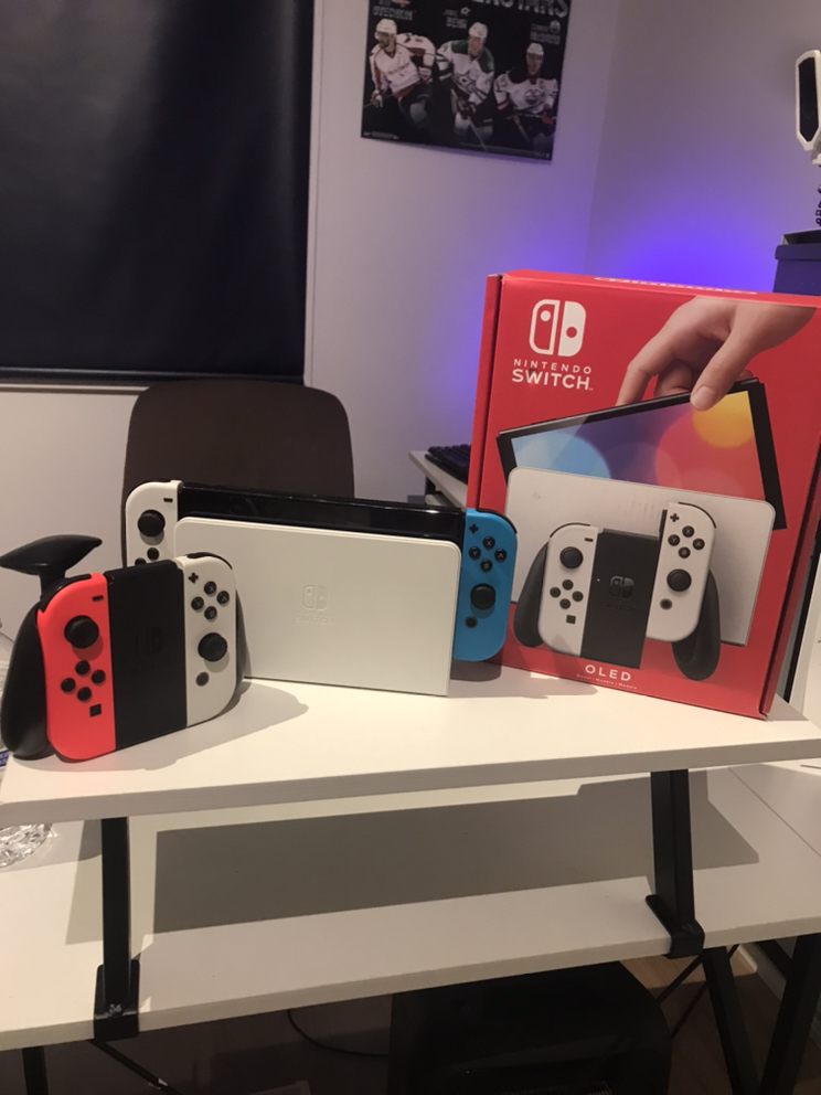 Nintendo Switch Oled thumbnail