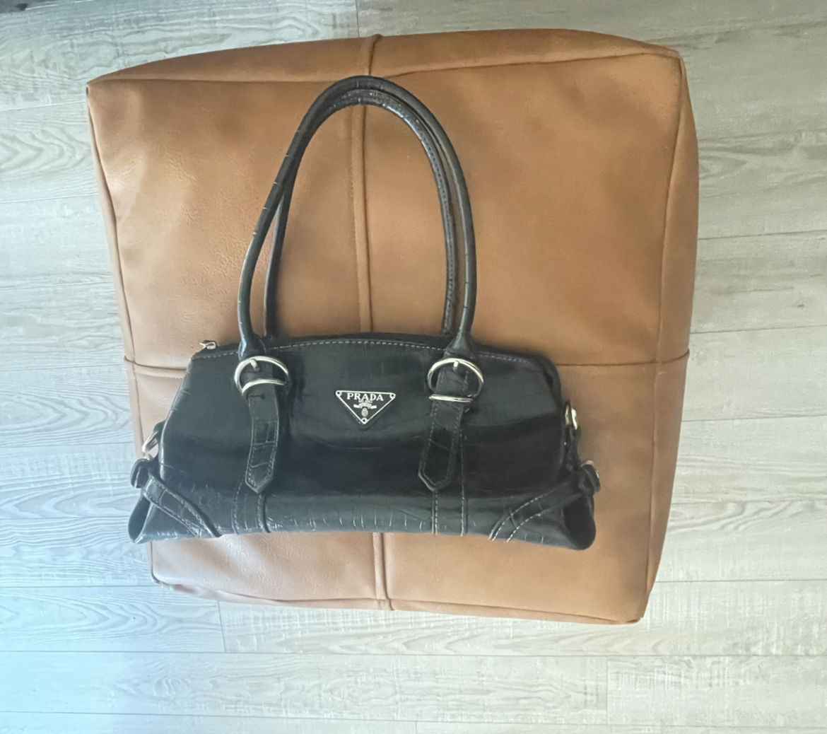 #freecycle Black handbag image indicator(3)