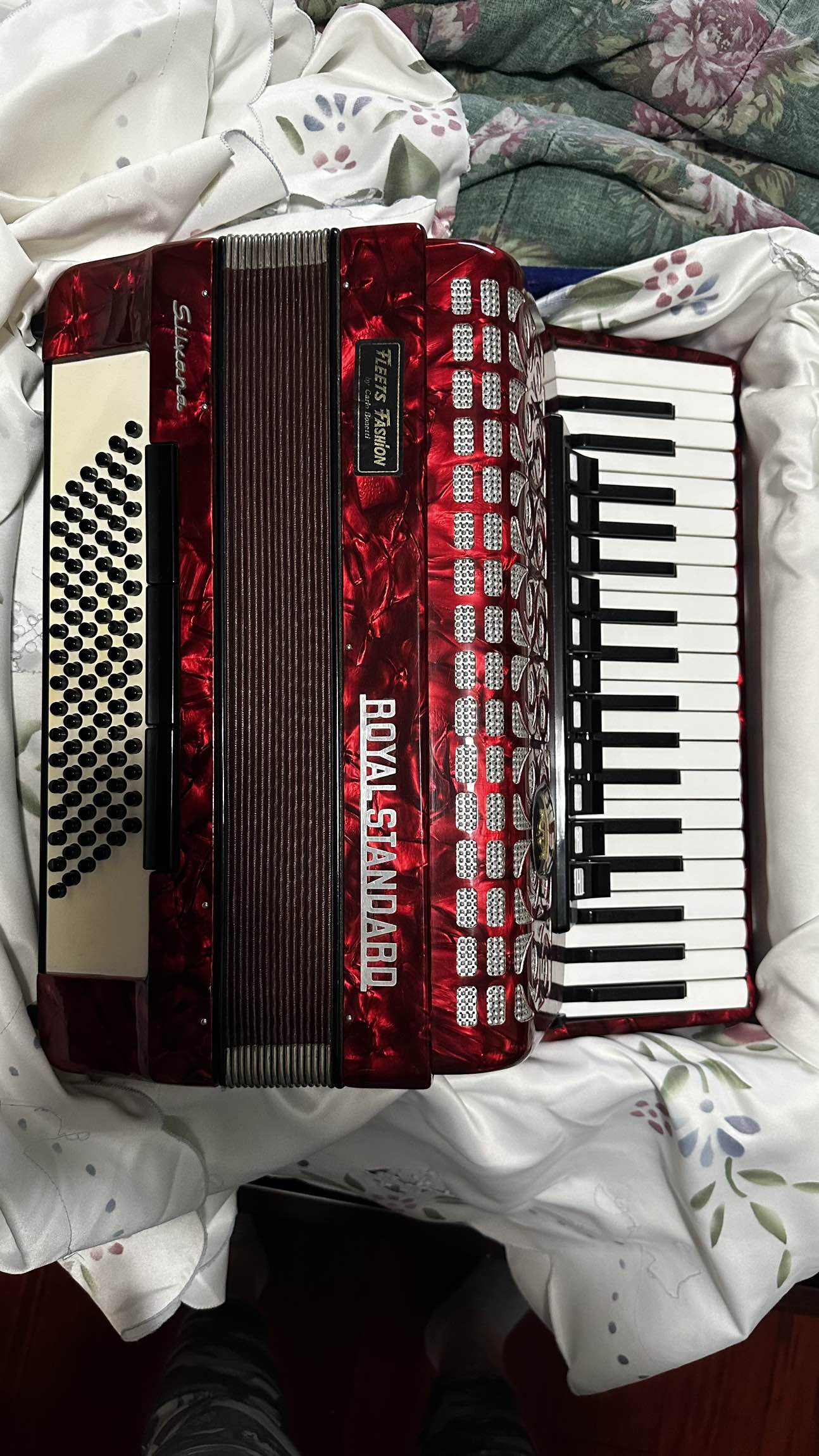 Royal standard accordion by Carlos Bonetti thumbnail