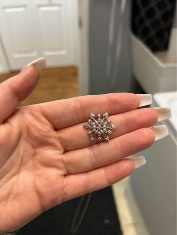 Women’s sterling silver snowflake necklace image indicator(3)