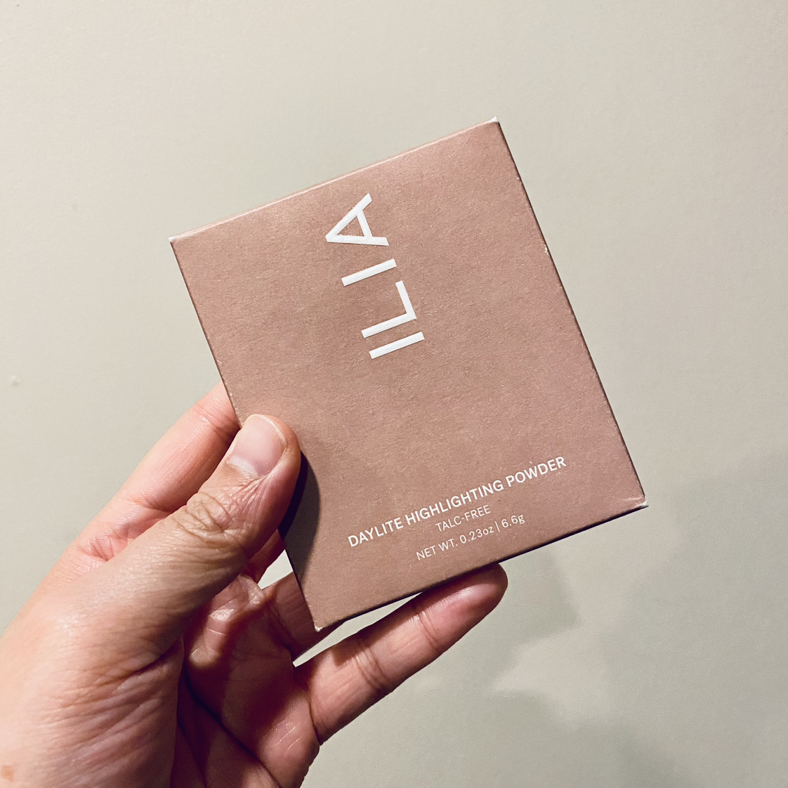 ILIA - Daylite Highlighting Powder in Showdown