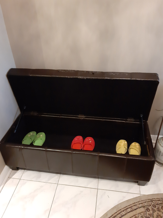 LARGE BROWN FAUX LEATHER STORAGE BENCH image indicator(2)