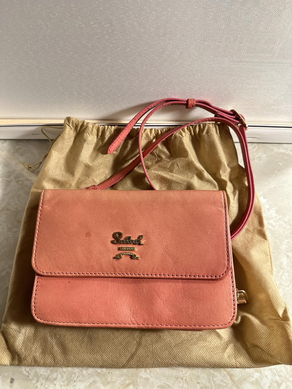 Leather organizer crossbody bag