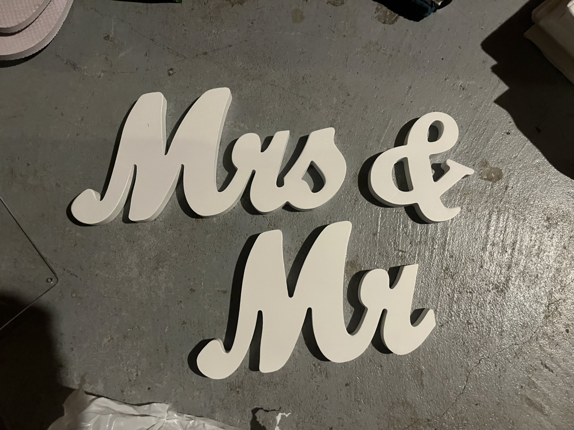 Wooden Mr and Mrs signs- Stand up
