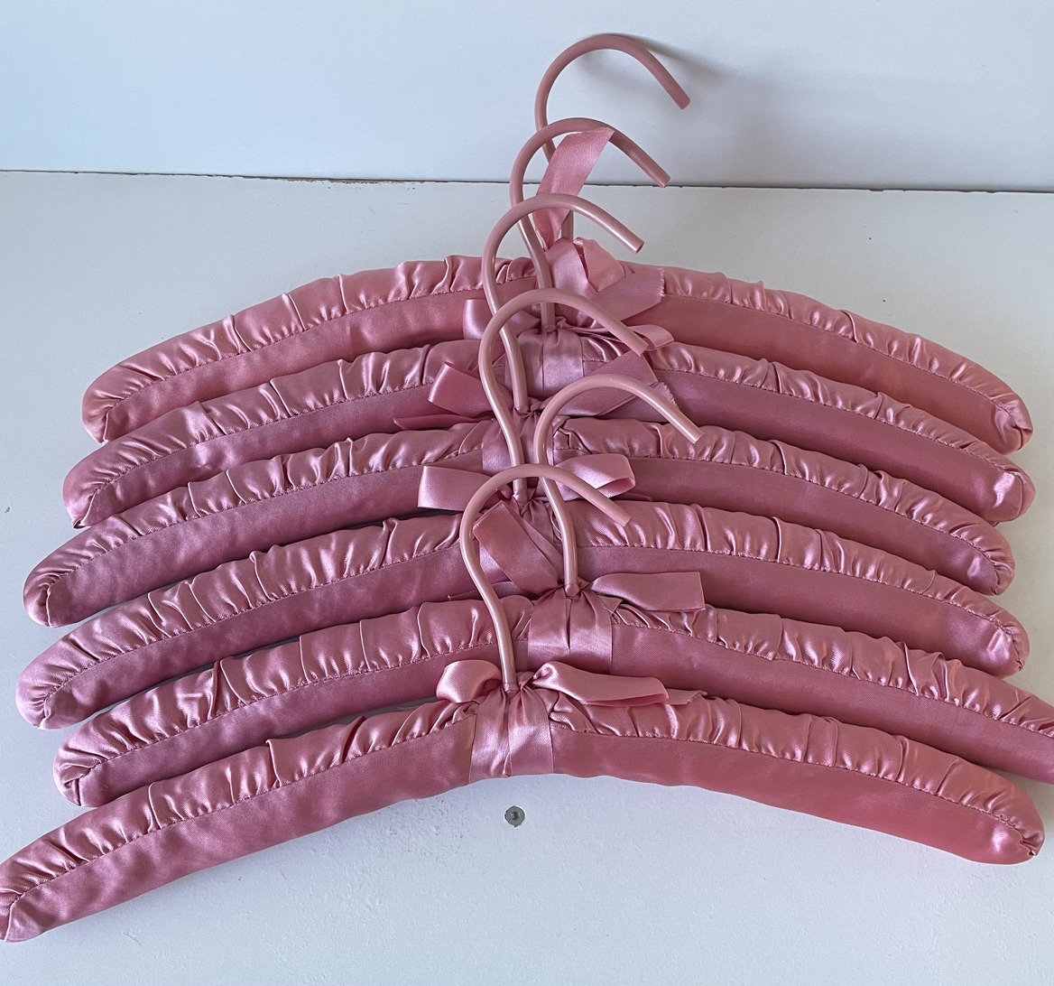 Satin padded foam hangers🏒