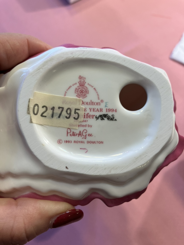 Jennifer,Royal Doulton , figure Of the year 1994, image indicator(2)