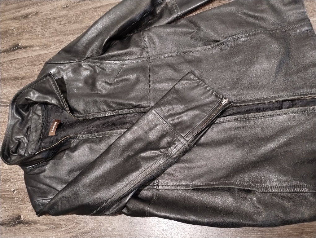 Women's Danier Genuine Leather jacket with removable vest image indicator(3)