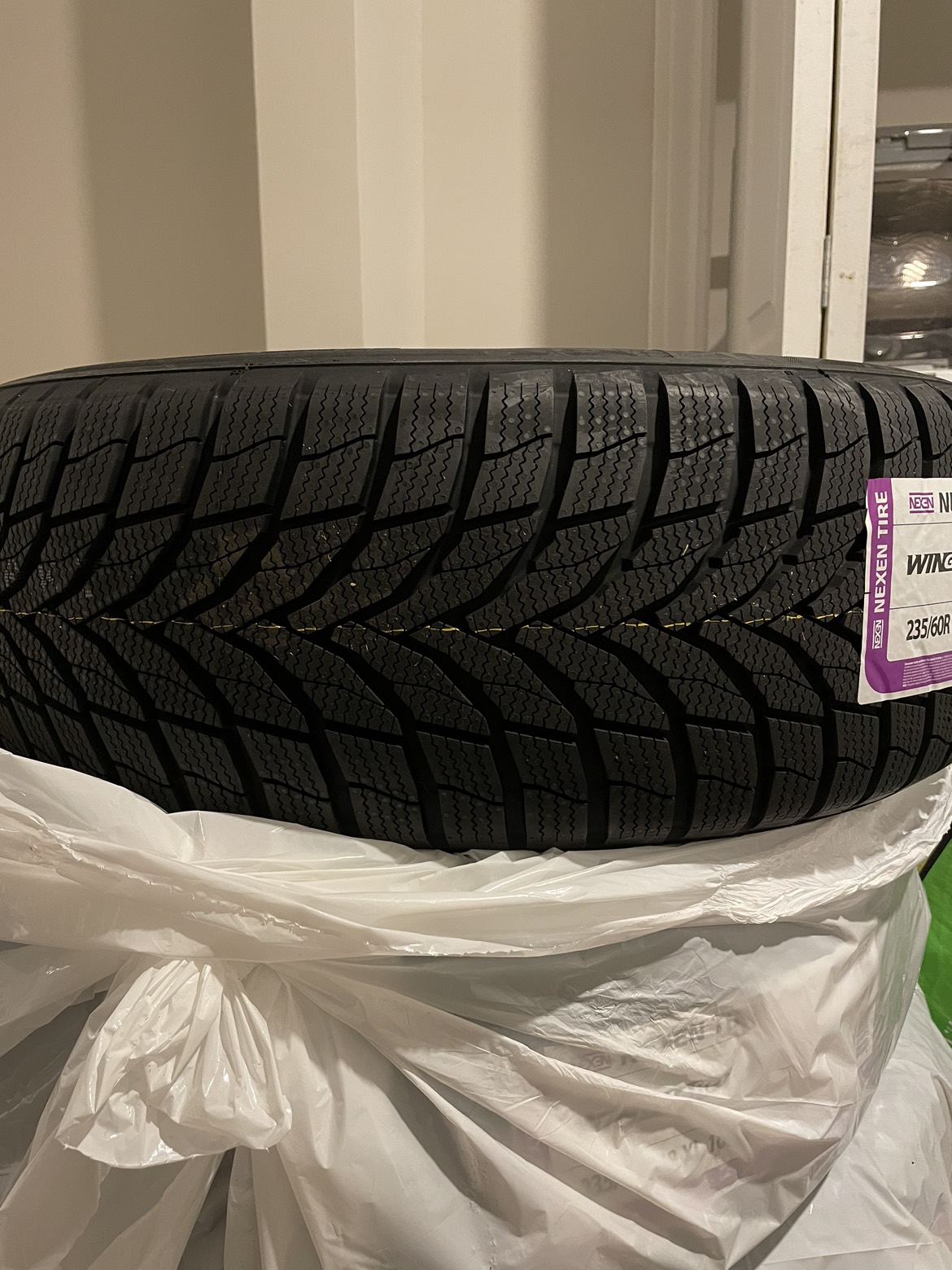 Nexen winter tire winguard sport 2 suv 235/60r18xl 107h - photo 2