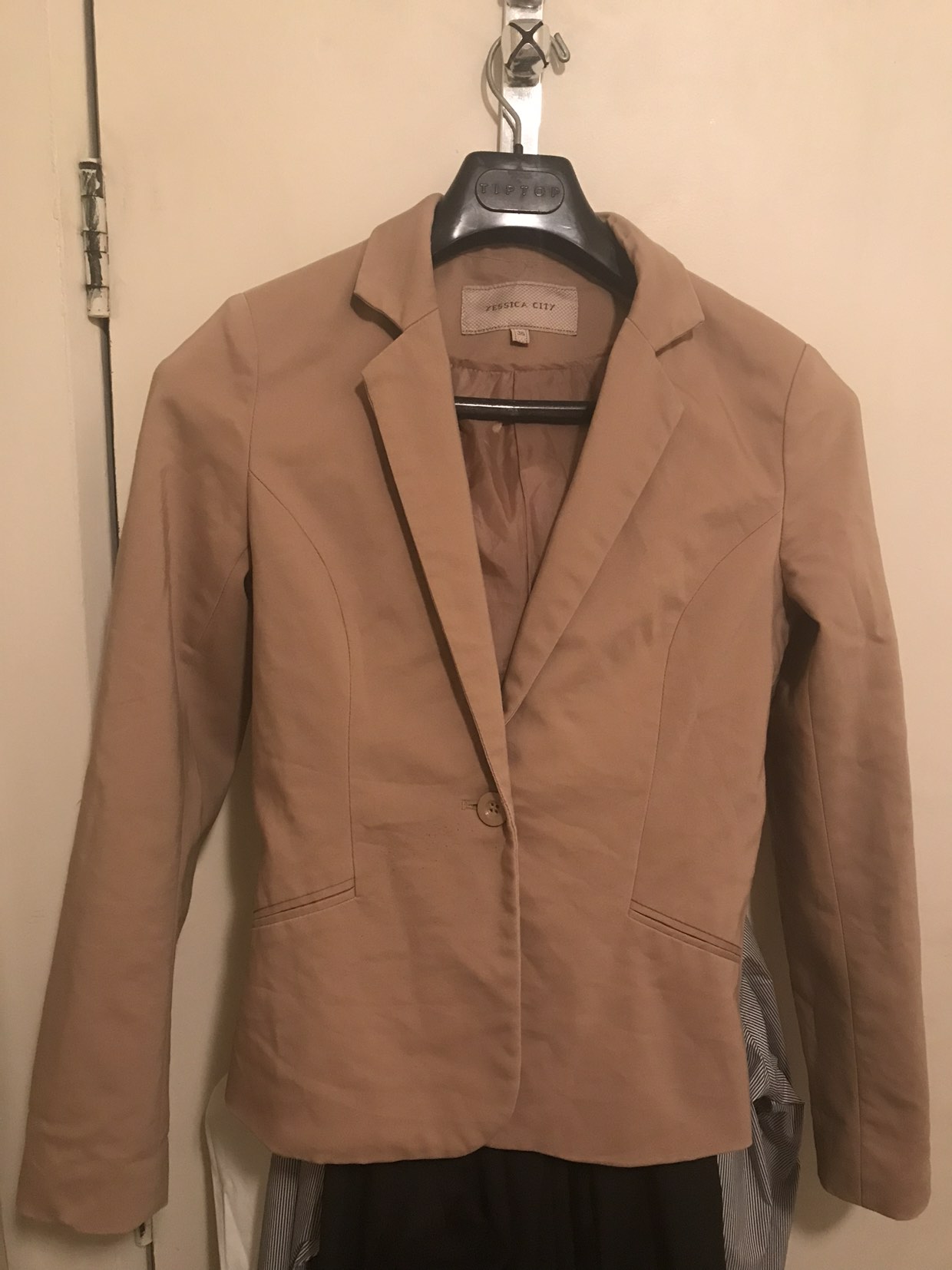 #Freecycle Ladies small size taupe colour blazer thumbnail