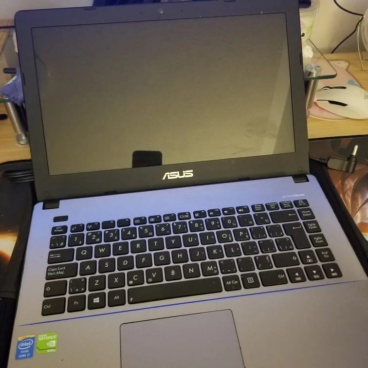 laptop and wireless mice - photo 2